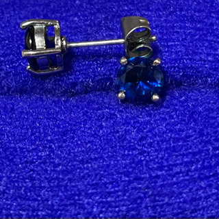 サファイア5mm シルバーピアスの画像