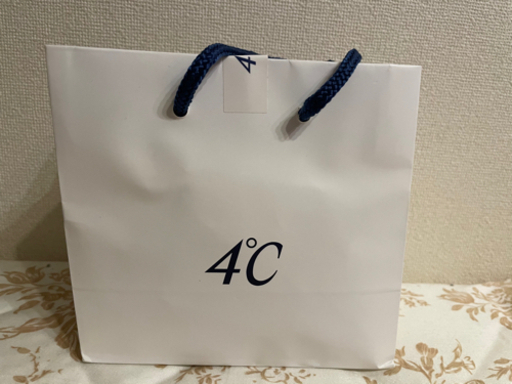 4℃ ダイヤモンドネックレス　k10 ホワイトゴールド