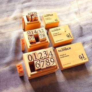 アルファベットと数字のハンコ　6箱セットの画像