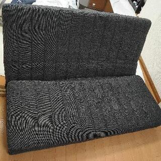 フラットになるソファーの画像