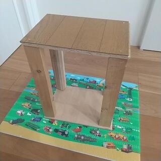 手作りの台です(３台)