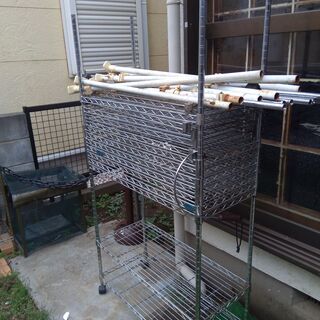 ワイヤーラックと骨組みプラス突っ張り棒