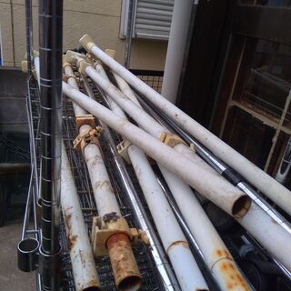 ワイヤーラックと骨組みプラス突っ張り棒の画像