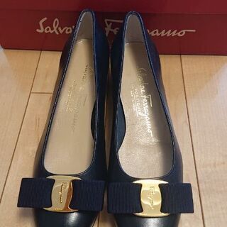 【新品】フェラガモ　ヴァラ　NAVY　４1/2C