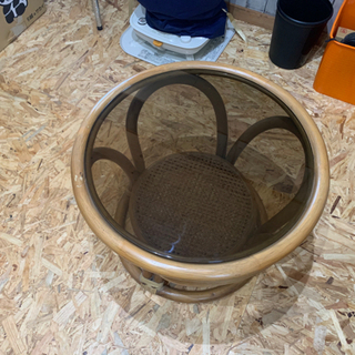 バンブー？で作られた丸テーブル　ガラステーブル　傷、汚れ有りの画像