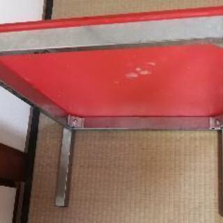 「そろそろ天寿を全うします」小さなガラステーブル　の画像