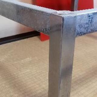 「そろそろ天寿を全うします」小さなガラステーブル　の画像