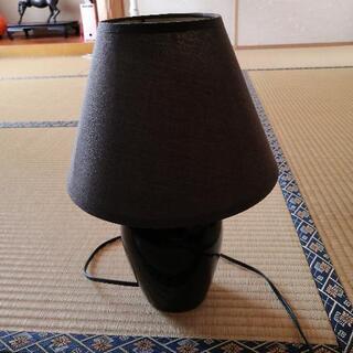白熱灯　モダン　陶器製　ライト