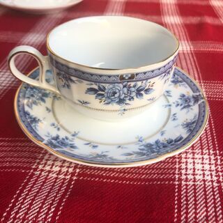 バレンチノ　G.Valentino カップ・ソーサー２脚の画像