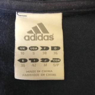 adidas タオル地のようなパーカーの画像