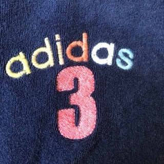 adidas タオル地のようなパーカーの画像