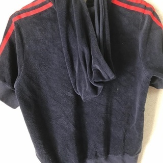 adidas タオル地のようなパーカーの画像