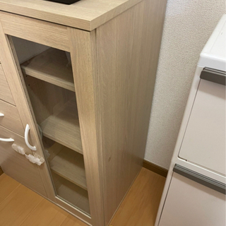 明日10/3に取りに来られる方に食器棚無料での画像