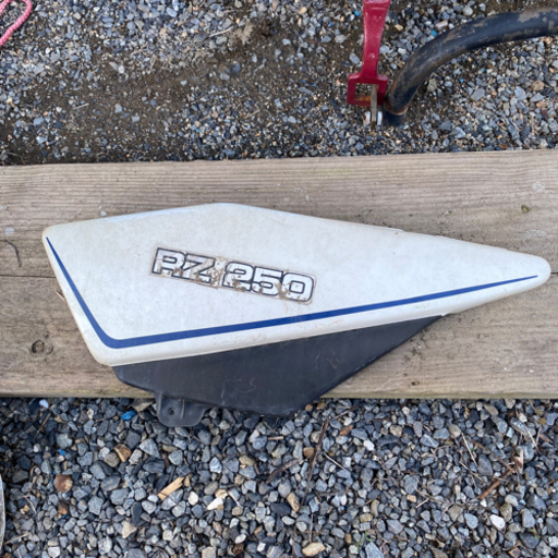RZ250 サイドカバー 左