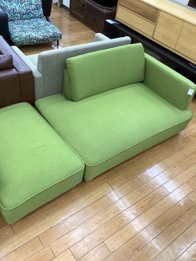 片アームソファー　オットマン付き　グリーン　幅135cm 高さ75cm 奥行93cm