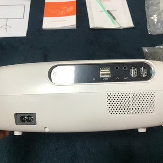 プロジェクター＋100インチスクリーンの画像