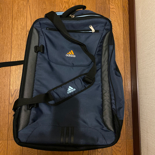 大型キャリーバッグ　adidas