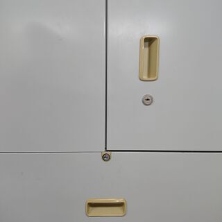 たくさん入るキャビネ、上段、下段それぞれ別のカギ付き セキュリティも万全ですの画像