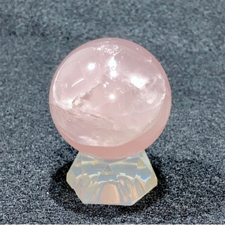 【週末限定価格】ローズクオーツ　10月誕生石　水晶玉　55mm 