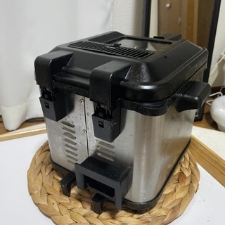 [山善] 電気フライヤー 家庭用 卓上 コンパクト ダイヤル式 温度調節 油切り網付き シルバー YAD-F800(S)の画像