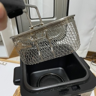 [山善] 電気フライヤー 家庭用 卓上 コンパクト ダイヤル式 温度調節 油切り網付き シルバー YAD-F800(S)の画像