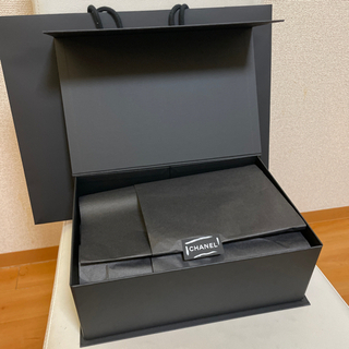 シャネル　箱　紙袋の画像