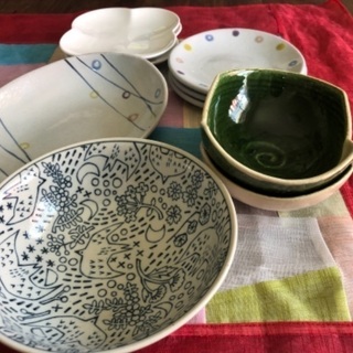 【中古品】色々な種類のお皿9点の画像