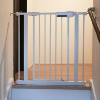【新品未使用】ベビーゲート 階段上 階段下 突っ張り つっぱり 75〜86cmの画像