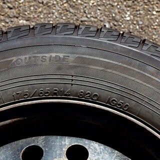 スタッドレスタイヤ　14インチ Ice GUARD iG50 PLUS 175/65 R14 82Q IG50の画像