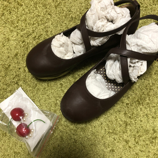 【完売品】クイーンビー　ケーキ　ヒール　パンプスの画像