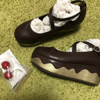 【完売品】クイーンビー　ケーキ　ヒール　パンプスの画像