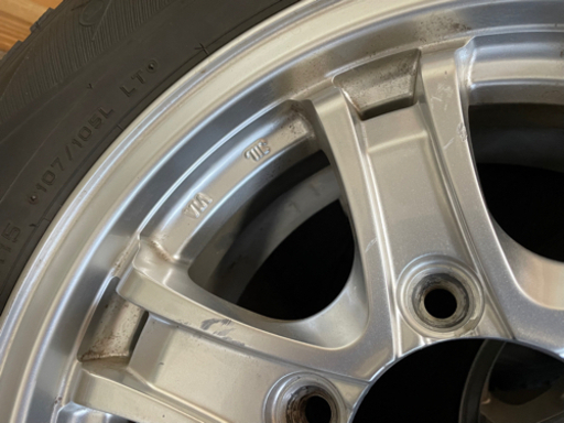 ハイエース　ダンロップ スタッドレス アルミホイール付き