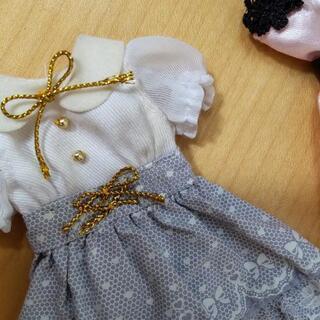 【掲載しなおします】リカちゃんベッドとドレスセットの画像