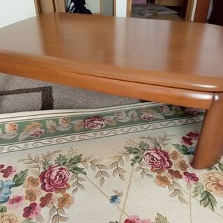 しっかりした家具調こたつです。