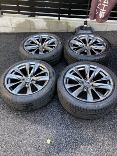 レクサスLS500Ｆスポーツ　純正オプションタイヤ