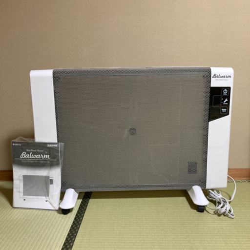 【取引中】薄型パネルヒーター　軽量・キャスター付で便利