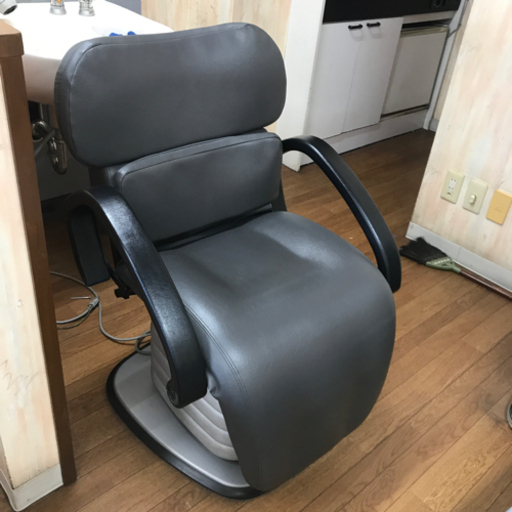シャンプー台の椅子