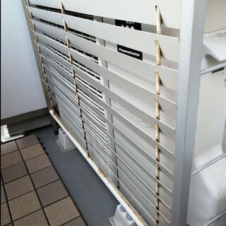 無料　さしあげます。　エアコンカバー　ガルバ逆ルーバー室外機カバ...