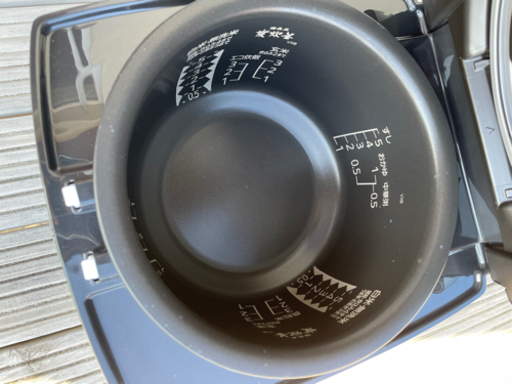 三菱電機の炊飯器　NJーVXB10ーB