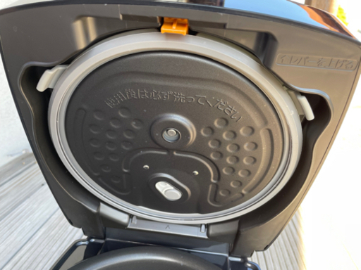 三菱電機の炊飯器　NJーVXB10ーB