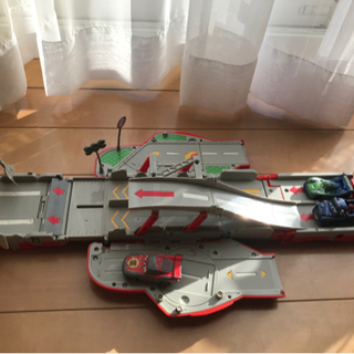カーズ　　メーター　コースに変身　トミカ付き