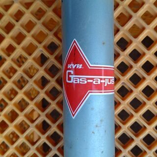 JA11 ジムニー　フロントショック　KYB Gas-a-just  の画像