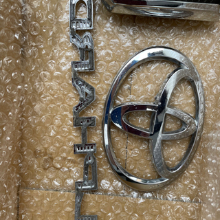 アルファードのエンブレムの画像