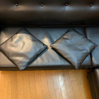 【美品】☆【激安】 組み立て式 ソファ クッション2つ 足置き付き ブラック レザーの画像