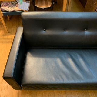 【美品】☆【激安】 組み立て式 ソファ クッション2つ 足置き付き ブラック レザーの画像