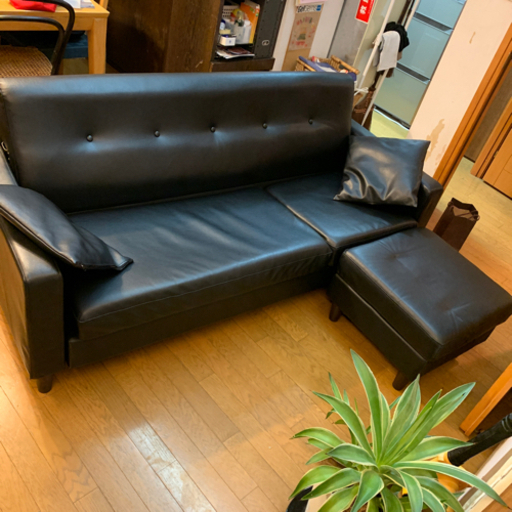 【美品】☆【激安】 組み立て式 ソファ クッション2つ 足置き付き ブラック レザー