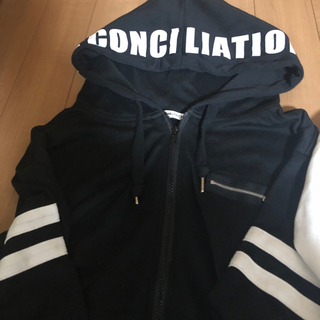 ブラックパーカー、ラブトキトレーナーの画像