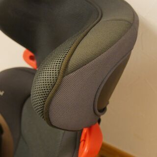 【取引完了】Combi チャイルドシート（背もたれ着脱式）(3歳～11歳頃対象) の画像