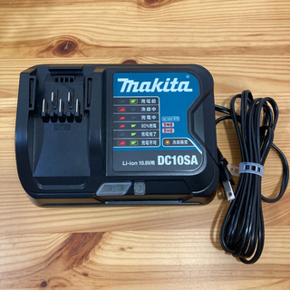 マキタ充電器　DC10SA 10.8V