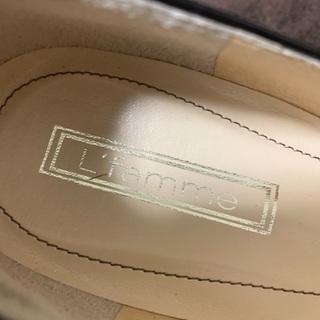 新品未使用　L'famme 黒エナメルパンプスの画像